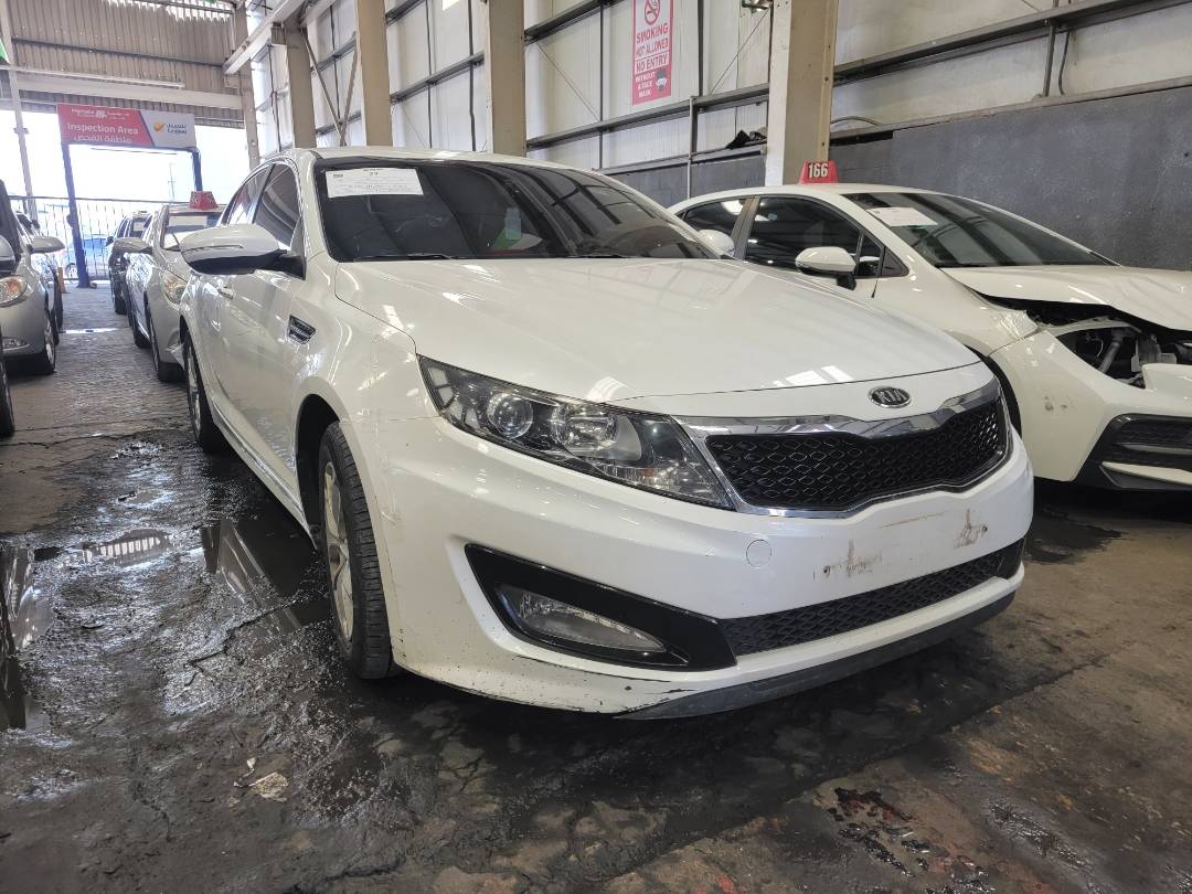 2011 KIA K5 — 181722 KM — Lot 014809 — Main - Marhaba Auctions Used Cars - Image 4