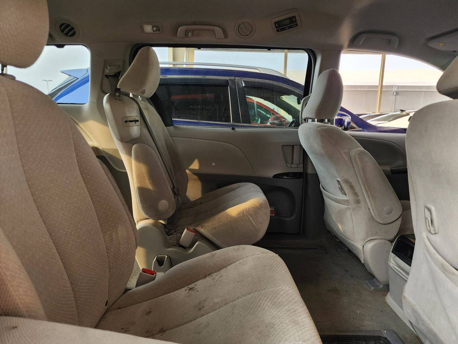 2013 TOYOTA SIENNA — 269310 KM — Lot 373315 — Souq - Marhaba Auctions Used Cars - Image 4
