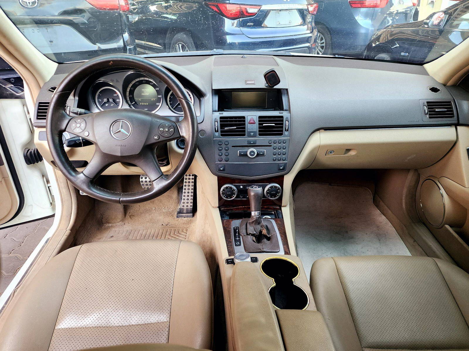 2010 MERCEDES BENZ C300 — 264987 KM — Lot 5AR088797 — Souq - Marhaba Auctions Used Cars - Image 7