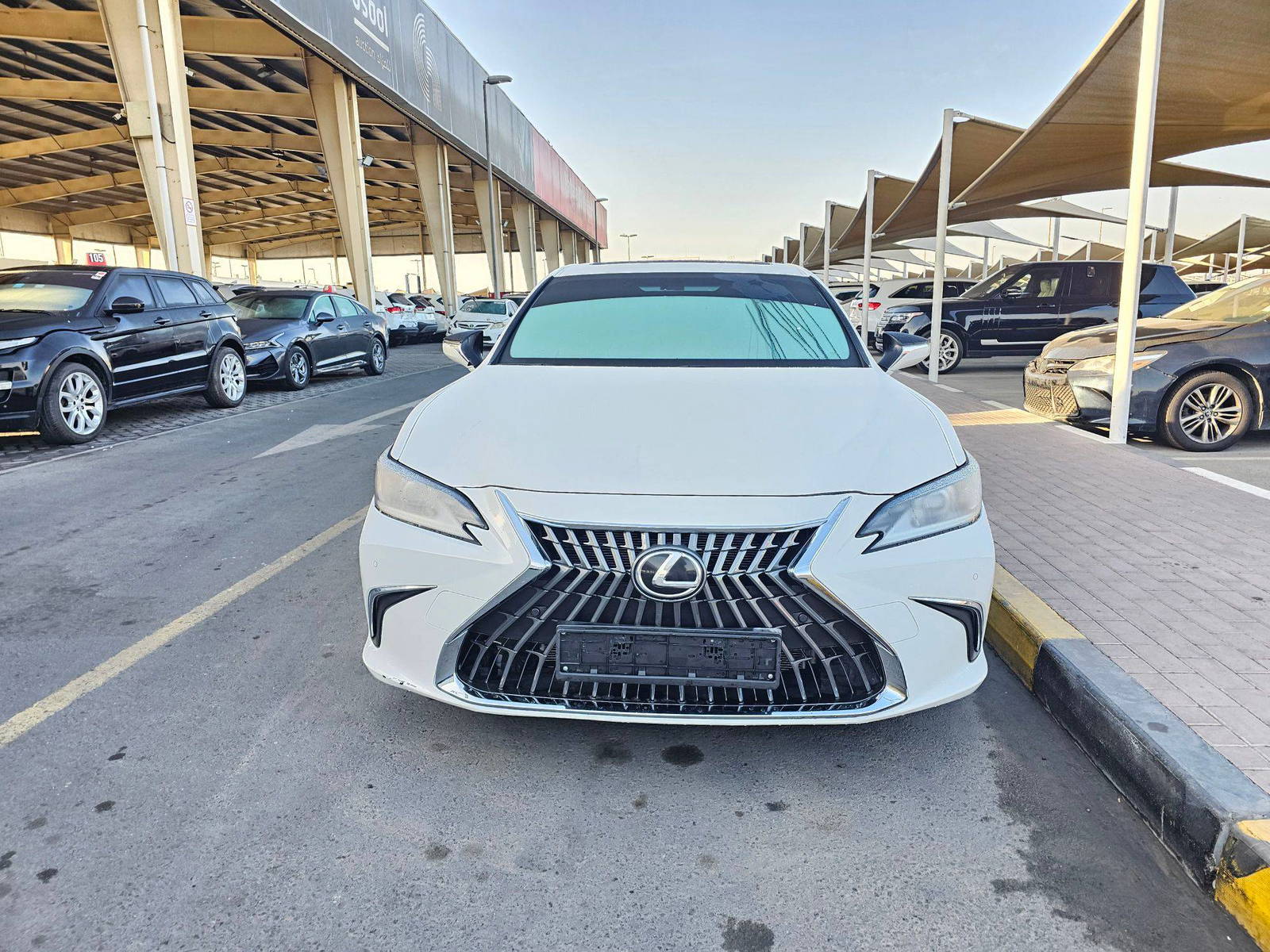 2023 LEXUS ES 300H — 59307 KM — Lot 14P2197587 — Souq - Marhaba Auctions Used Cars - Image 3