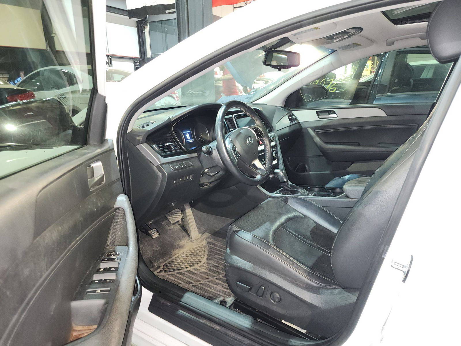 2019 HYUNDAI SONATA — 109359 KM — Lot H801646 — Main - Marhaba Auctions Used Cars - Image 9