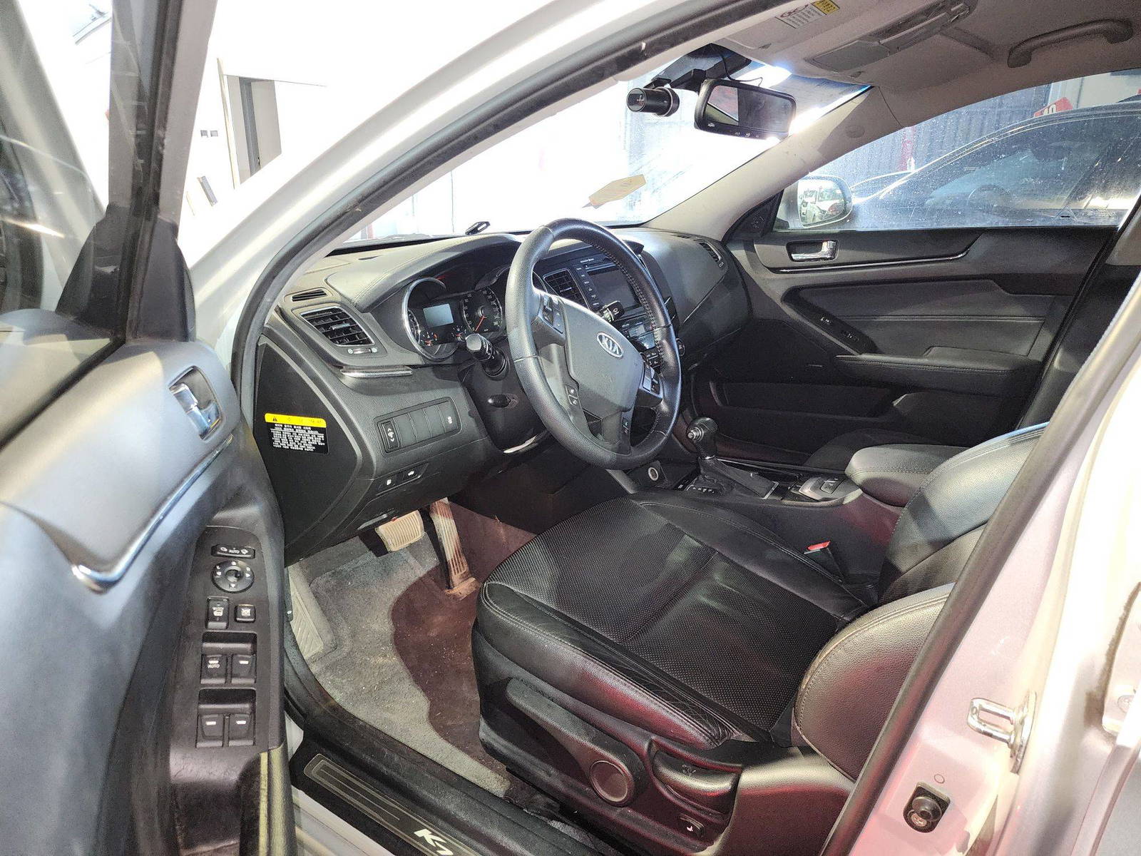 2011 KIA K7 — 228678 KM — Lot 215487 — Souq - Marhaba Auctions Used Cars - Image 10