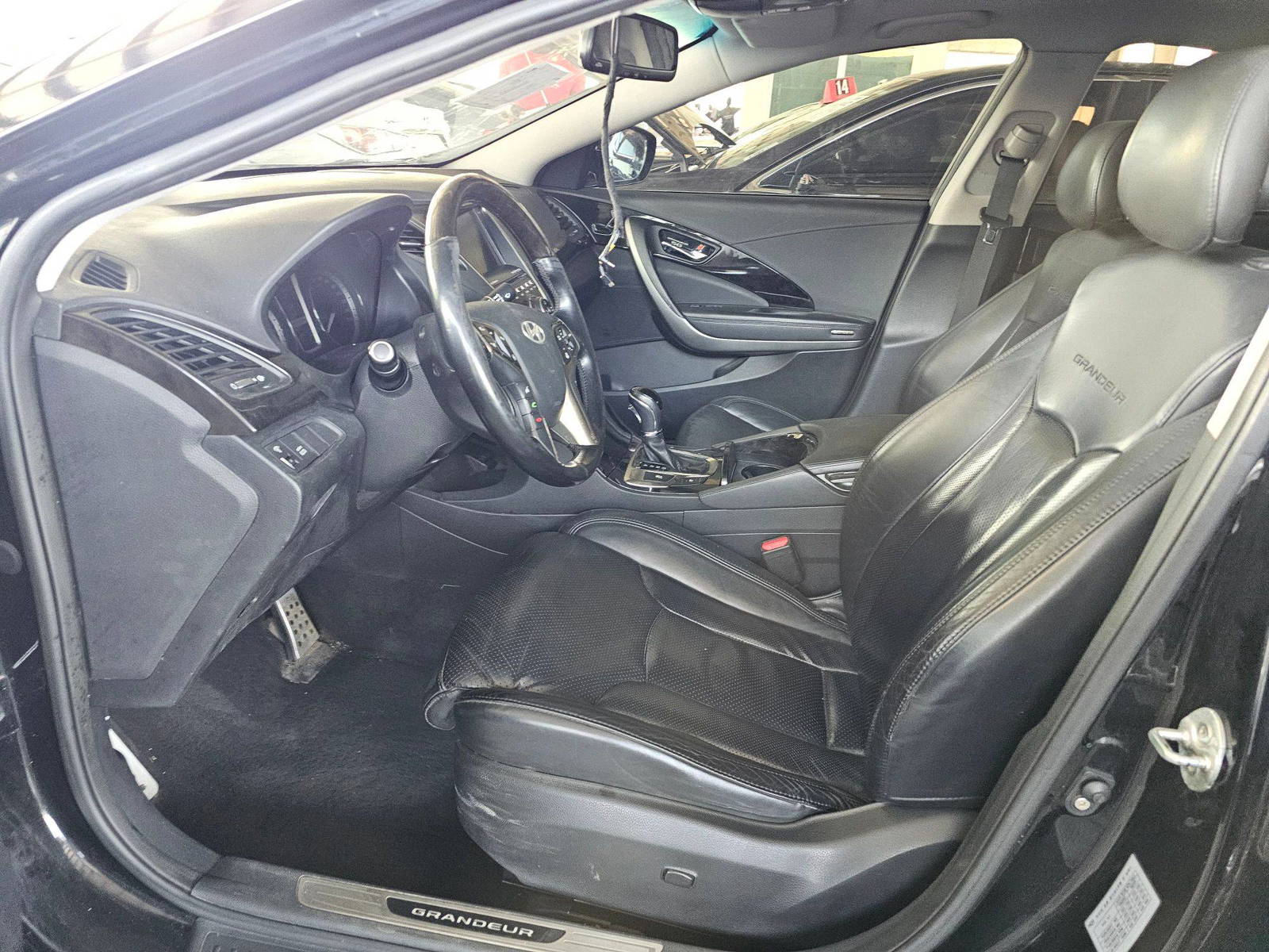 HYUNDAI GRANDEUR 2011 - Marhaba Auction Used Cars - Image 9