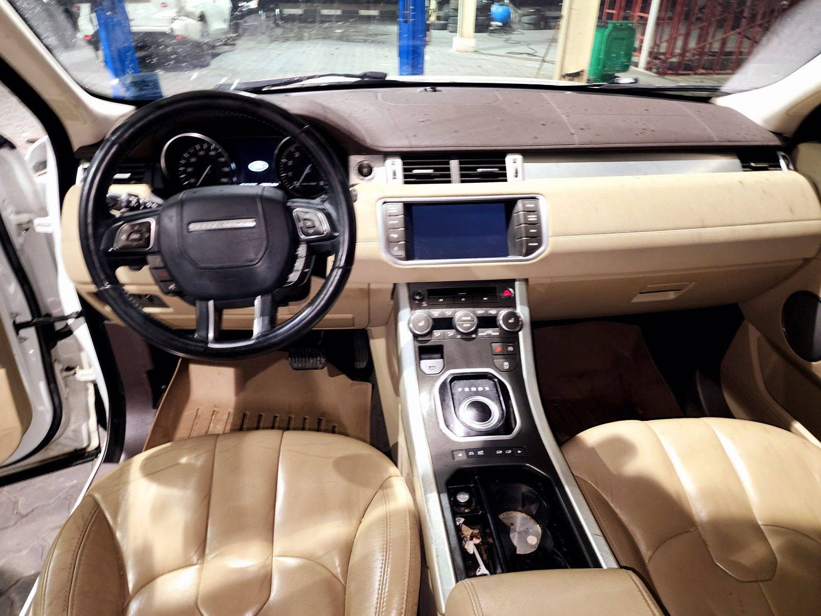 2014 LAND ROVER RANGE ROVER EVOQUE — 179513 Miles — Lot 41047135 — Souq - Marhaba Auctions Used Cars - Image 7