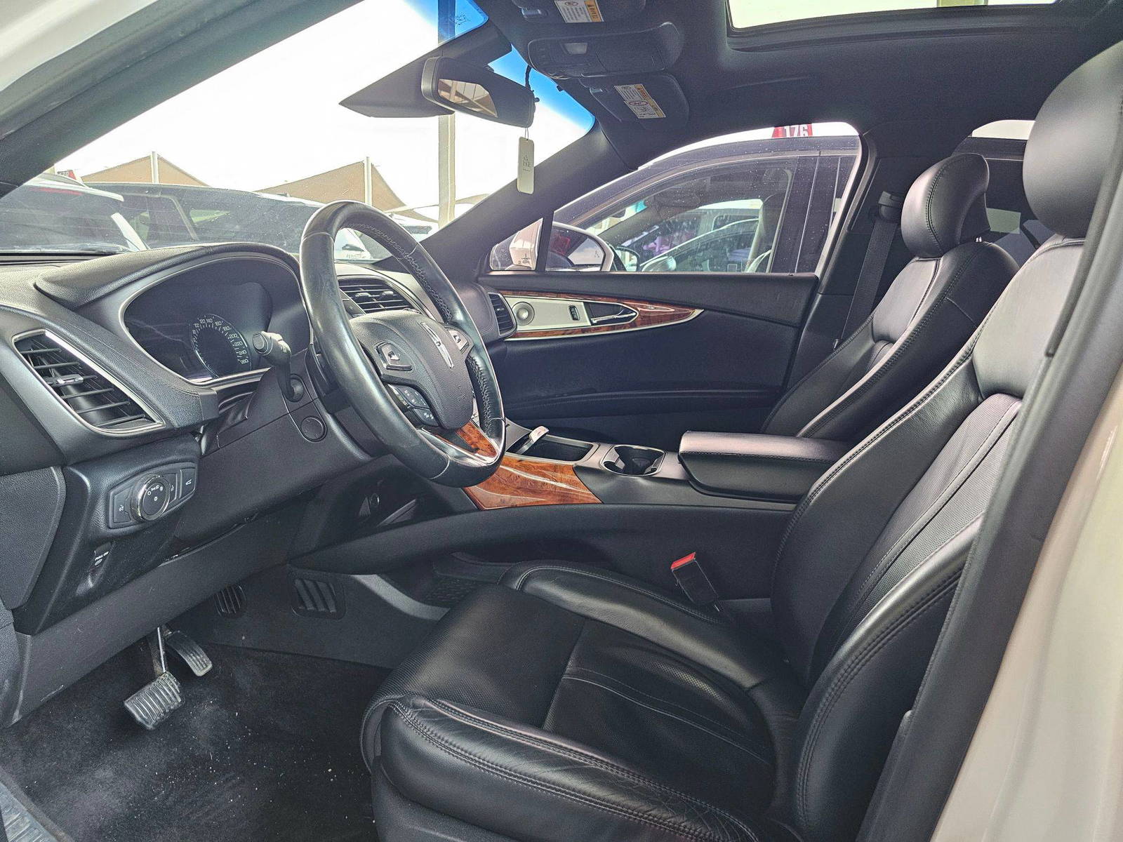 2016 LINCOLN MKX — 208584 KM — Lot L67650 — Souq - Marhaba Auctions Used Cars - Image 9