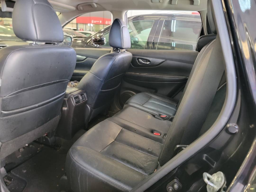 2015 NISSAN ROGUE — 180423 KM — Lot 893126 — Main - Marhaba Auctions Used Cars - Image 6