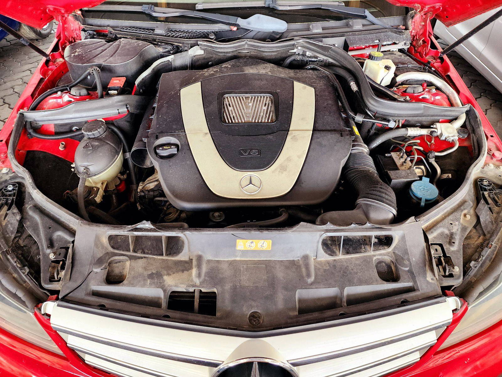2012 MERCEDES BENZ C300 — 127395 Miles — Lot 8CR240476 — Souq - Marhaba Auctions Used Cars - Image 12