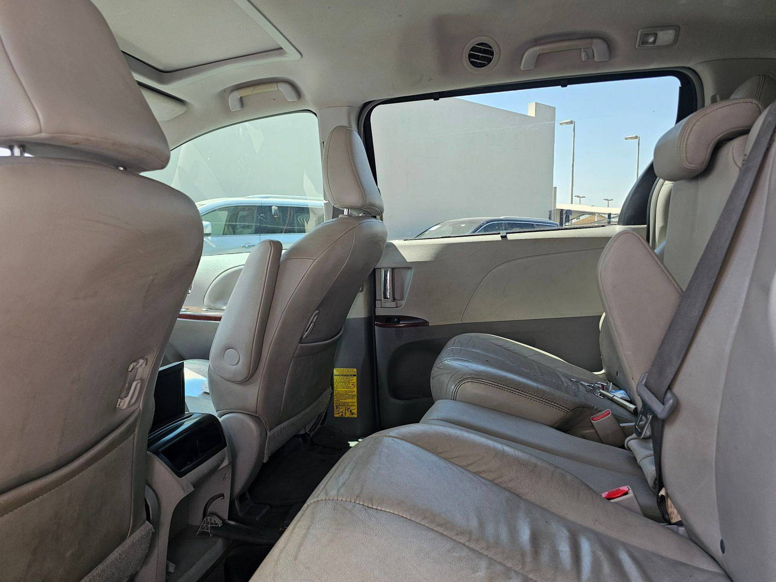 2014 TOYOTA SIENNA — 207669 Miles — Lot 410108 — Ind. 12 - Marhaba Auctions Used Cars - Image 7