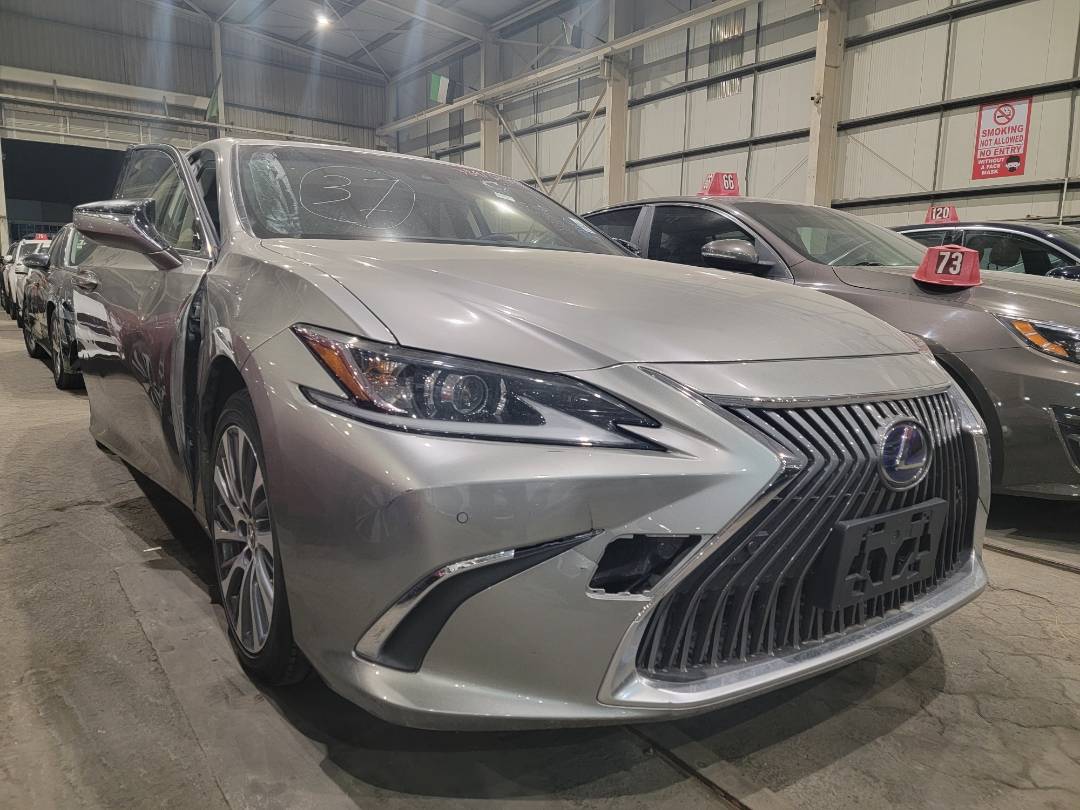 2019 LEXUS ES 300H — 55383 Miles — Lot B18K2012580 — Main - Marhaba Auctions Used Cars - Image 4