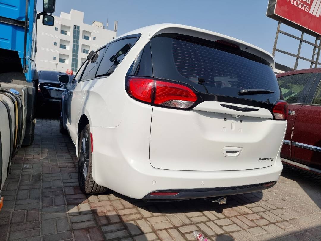2020 CHRYSLER PACIFICA TOURING L — 101572 Miles — Lot 245943 — Ind. 12 - Marhaba Auctions Used Cars - Image 6