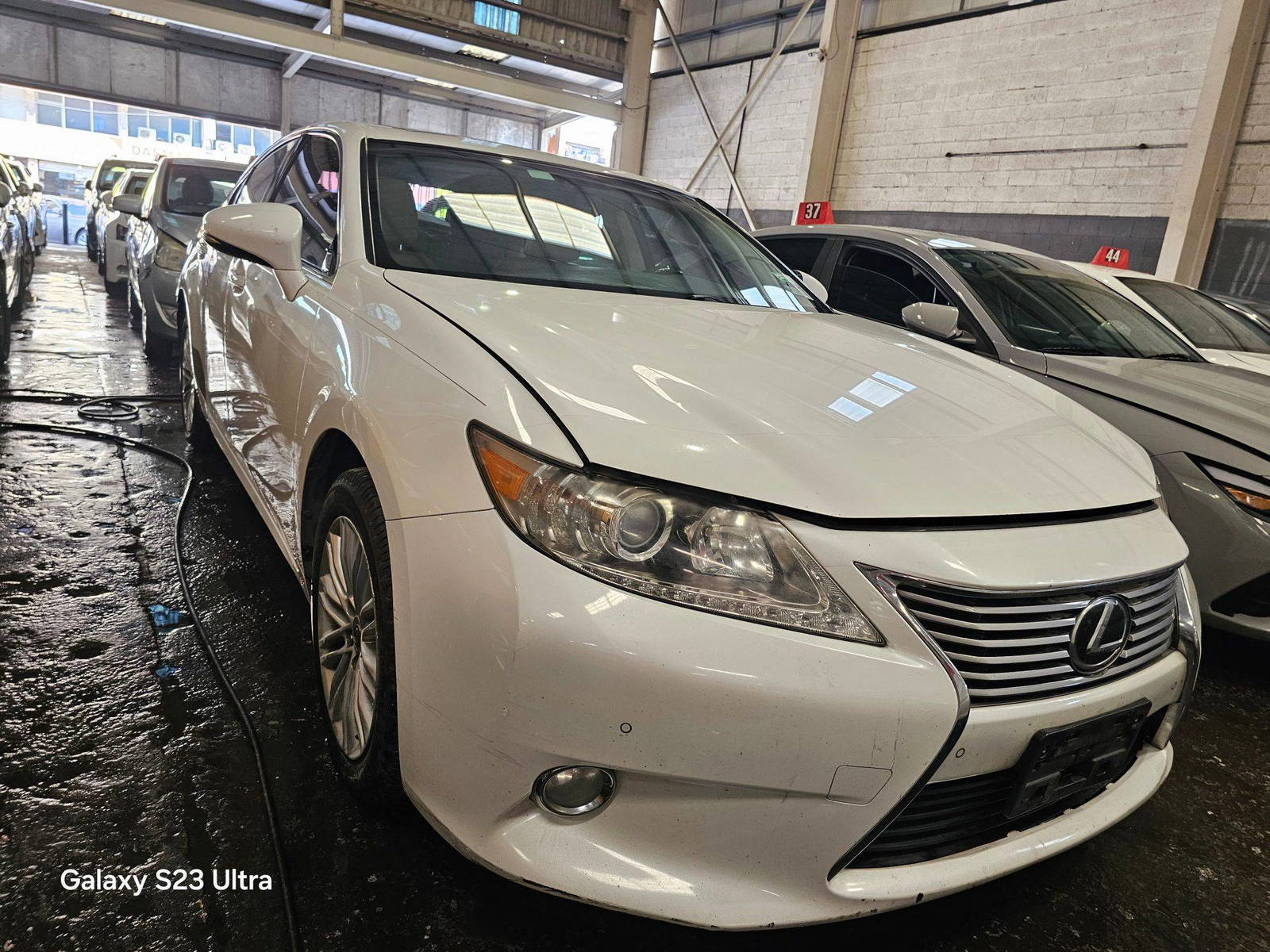 2013 LEXUS ES 350 — 187007 Miles — Lot 96969885 — Main - Marhaba Auctions Used Cars - Image 4