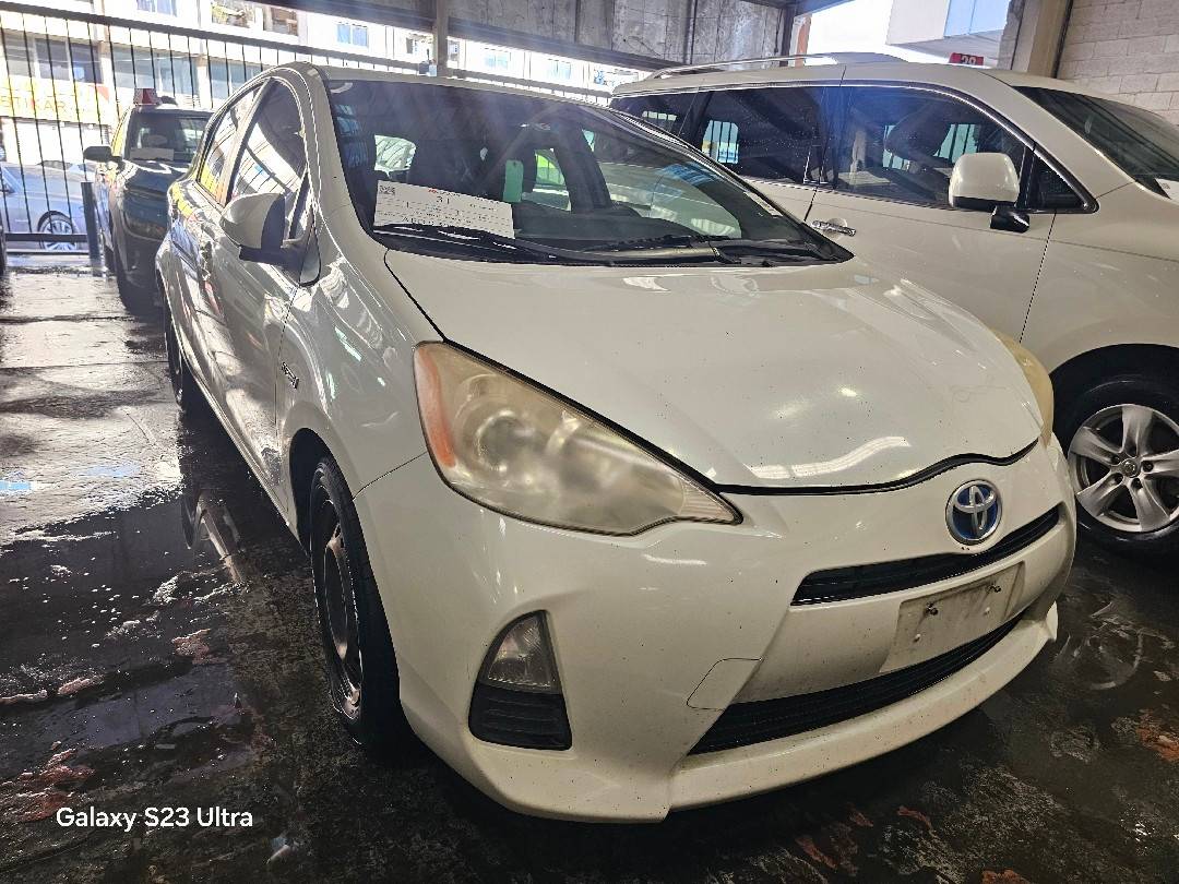 TOYOTA PRIUS C