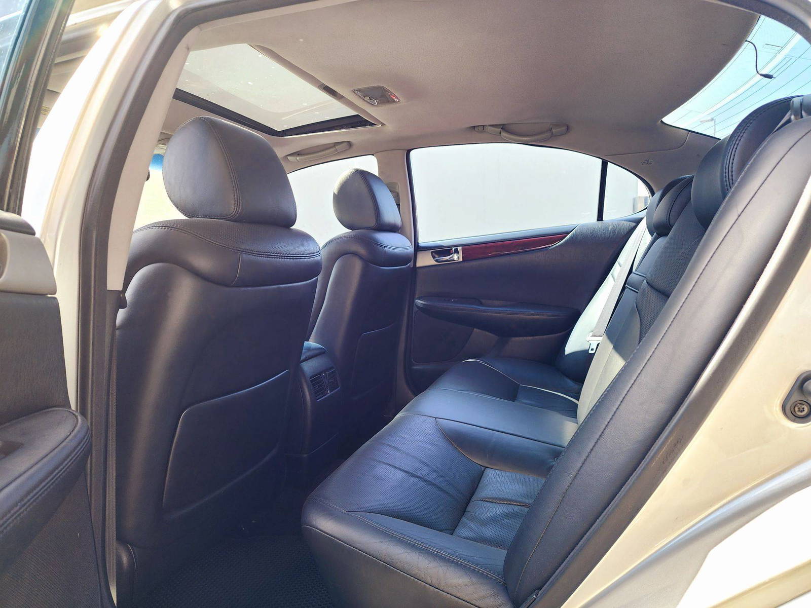 2005 LEXUS ES 330 — 226714 KM — Lot 255107838 — Souq - Marhaba Auctions Used Cars - Image 6