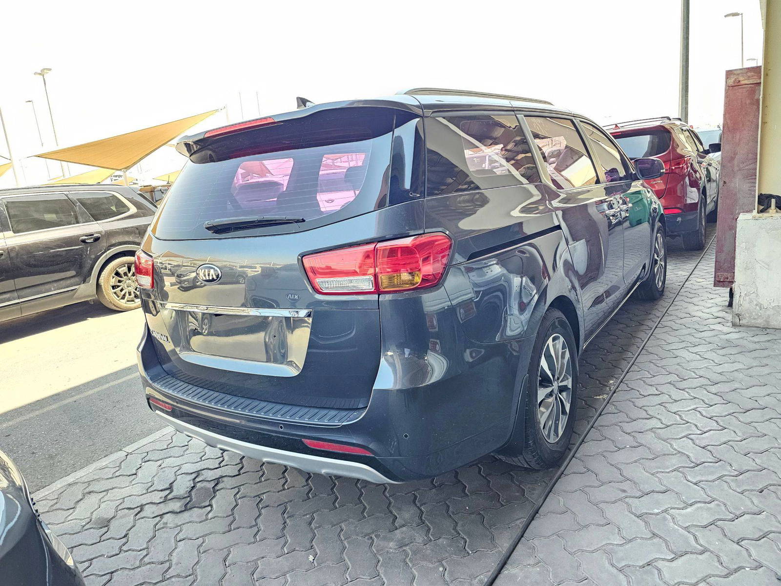 2016 KIA CARNIVAL LX — 127350 KM — Lot GS221554 — Souq - Marhaba Auctions Used Cars - Image 3