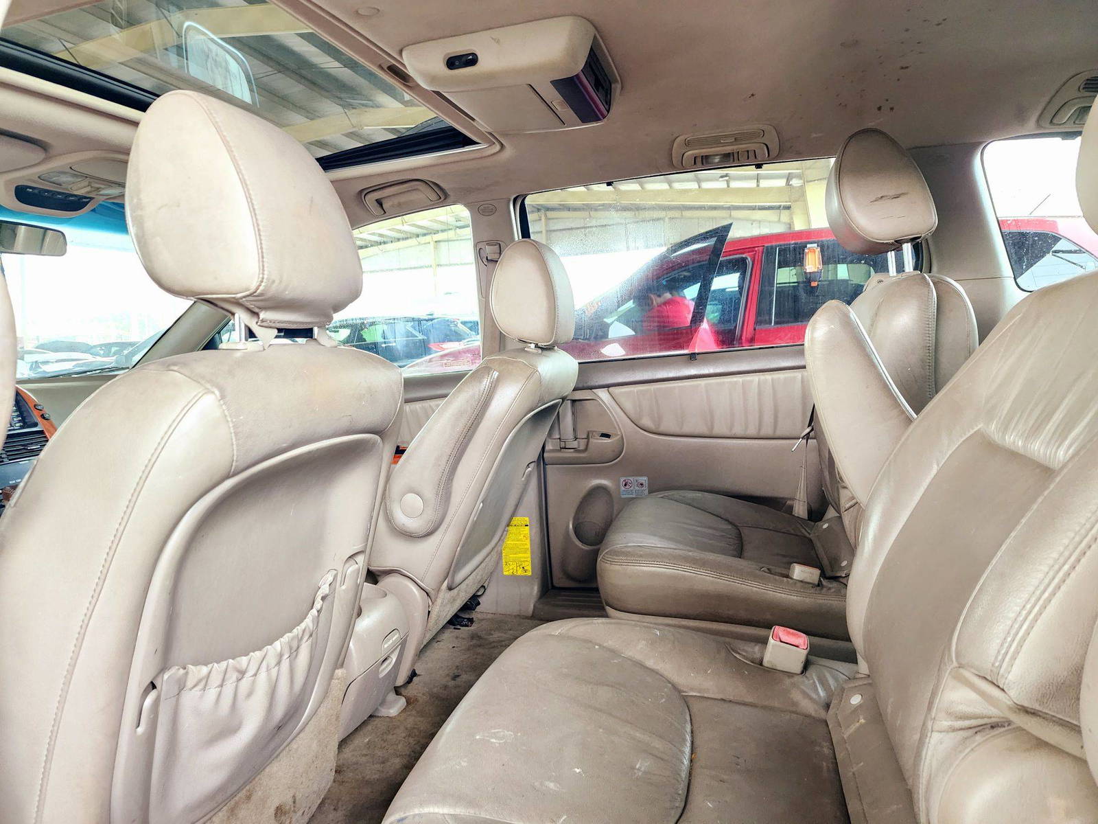 2010 TOYOTA SIENNA — 178497 Miles — Lot C7AS318870 — Souq - Marhaba Auctions Used Cars - Image 7