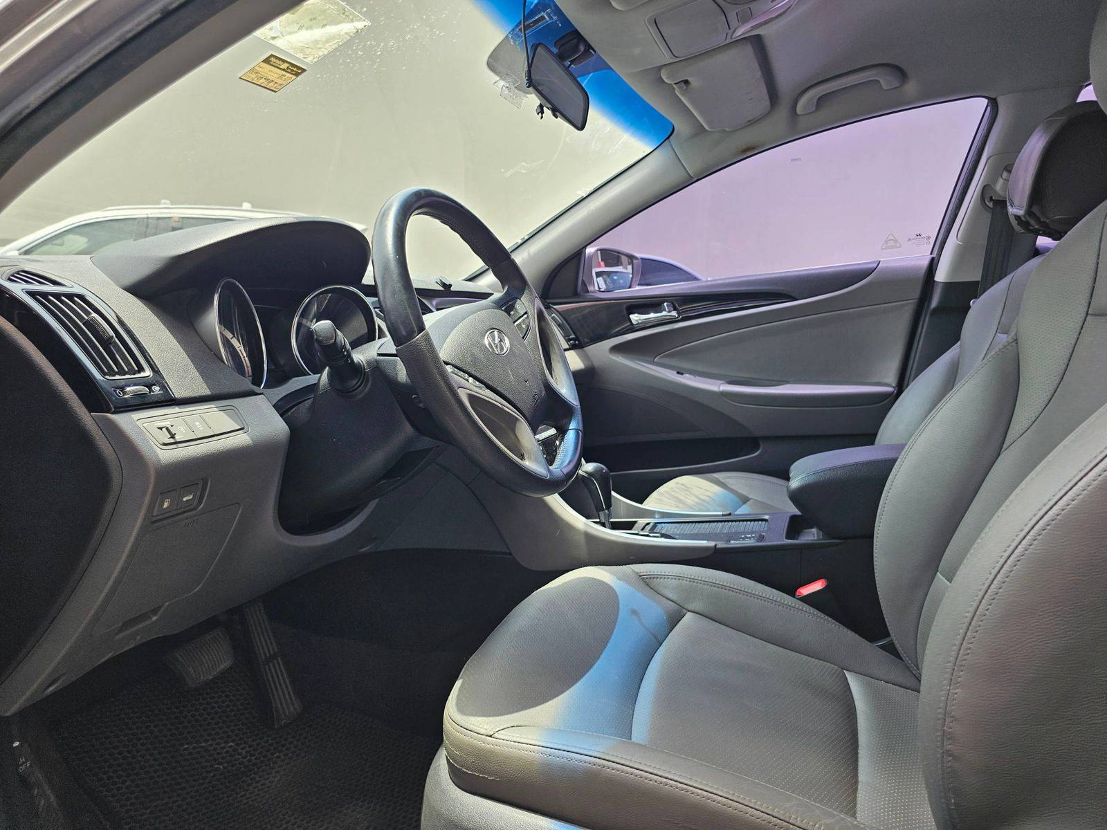 2010 HYUNDAI SONATA — 197932 KM — Lot BAA064565 — Souq - Marhaba Auctions Used Cars - Image 8