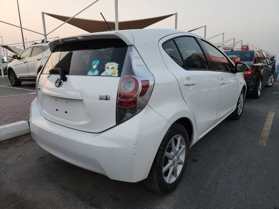 2012 TOYOTA PRIUS C — 232092 Miles — Lot 41600244 — Souq - Marhaba Auctions Used Cars - Image 4