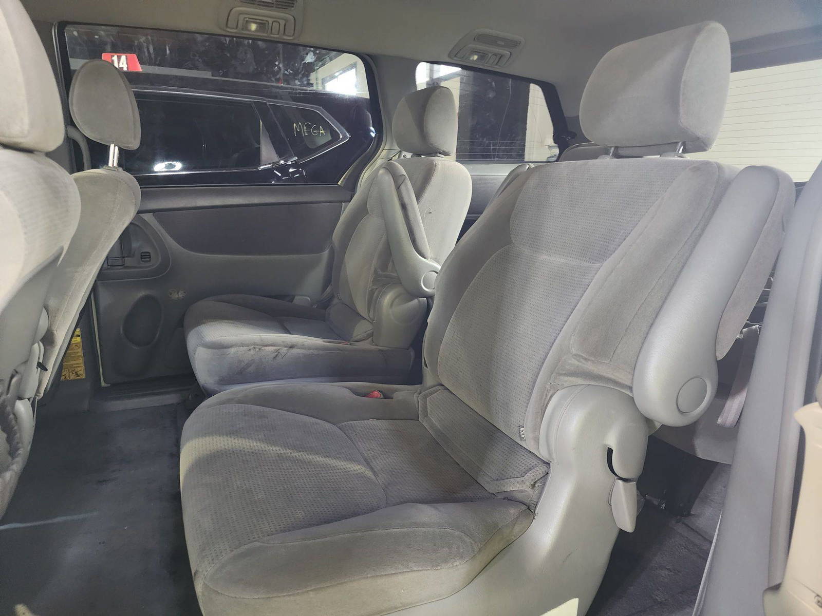 2004 TOYOTA SIENNA — 252120 Miles — Lot 70312234 — Al Quoz - Marhaba Auctions Used Cars - Image 7