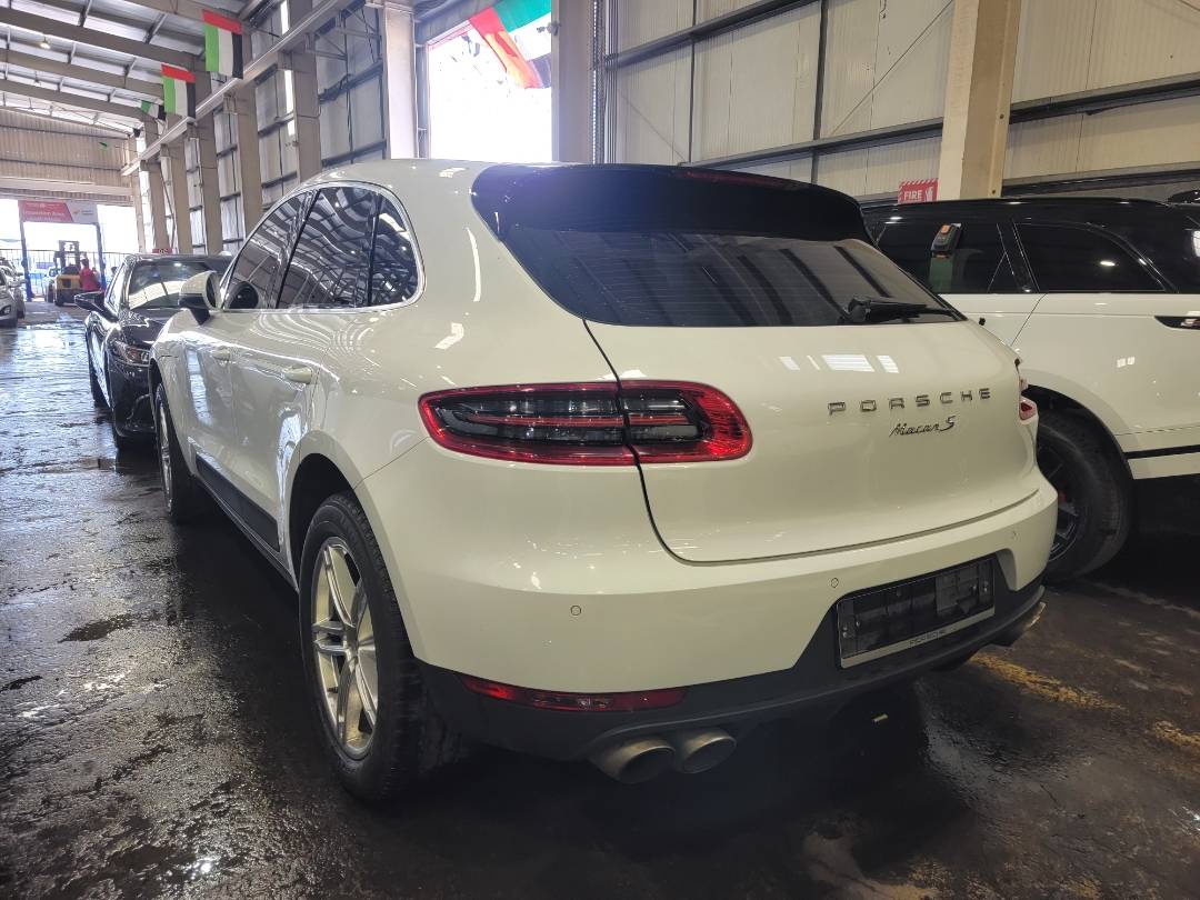 2015 PORSCHE MACAN — 137296 KM — Lot B53531 — Main - Marhaba Auctions Used Cars - Image 3