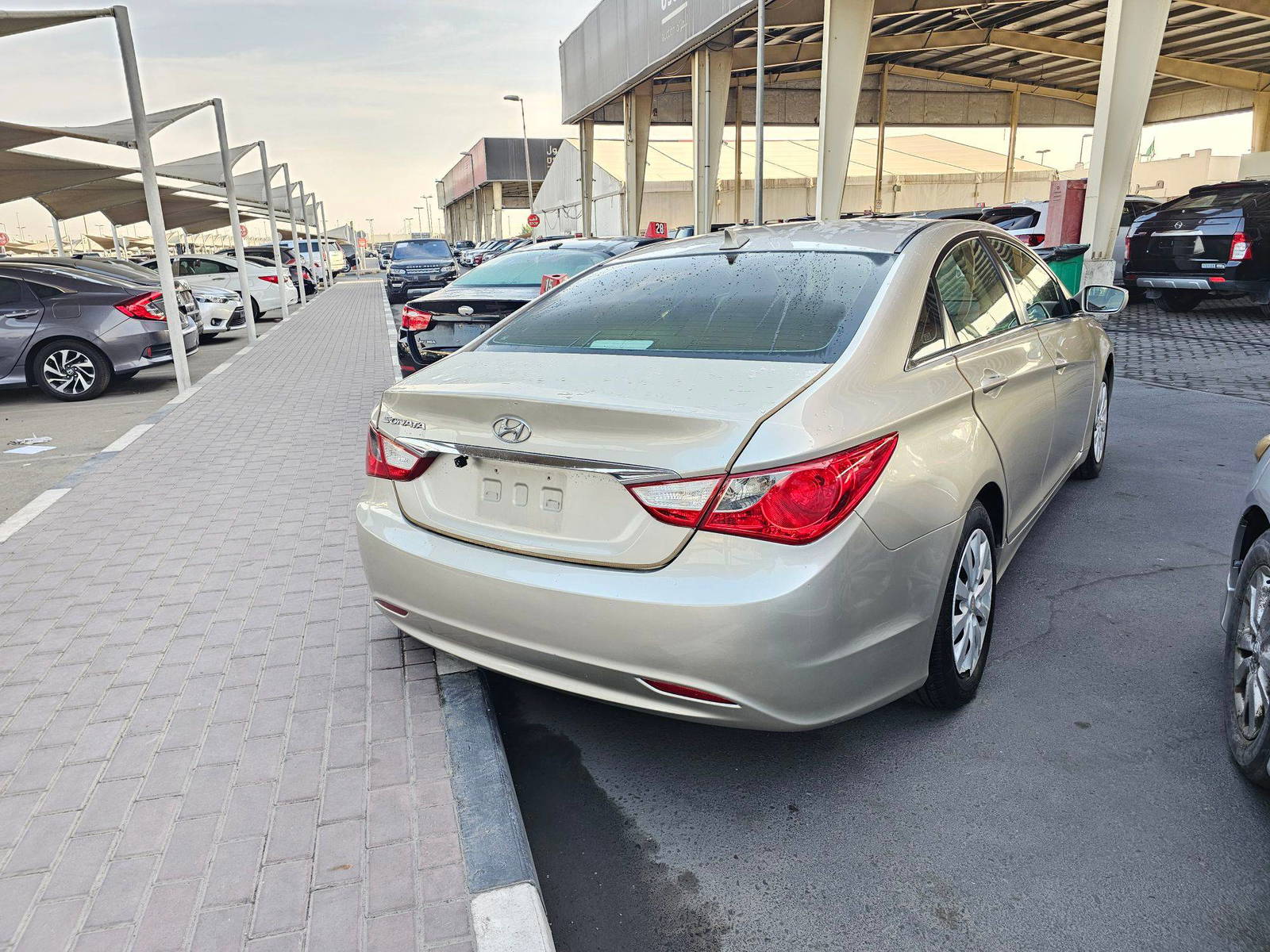 2011 HYUNDAI SONATA — 143352 Miles — Lot BH203743 — Souq - Marhaba Auctions Used Cars - Image 5