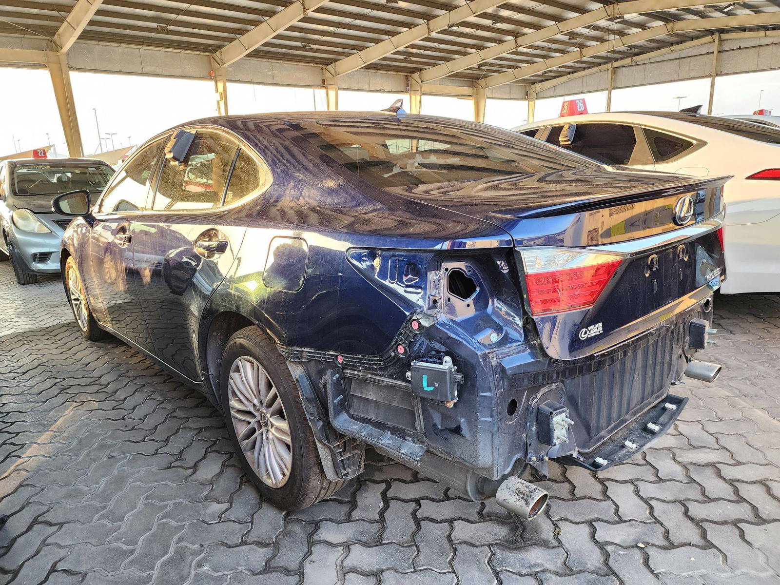 2013 LEXUS ES 350 — 118158 Miles — Lot 9291 — Souq - Marhaba Auctions Used Cars - Image 4