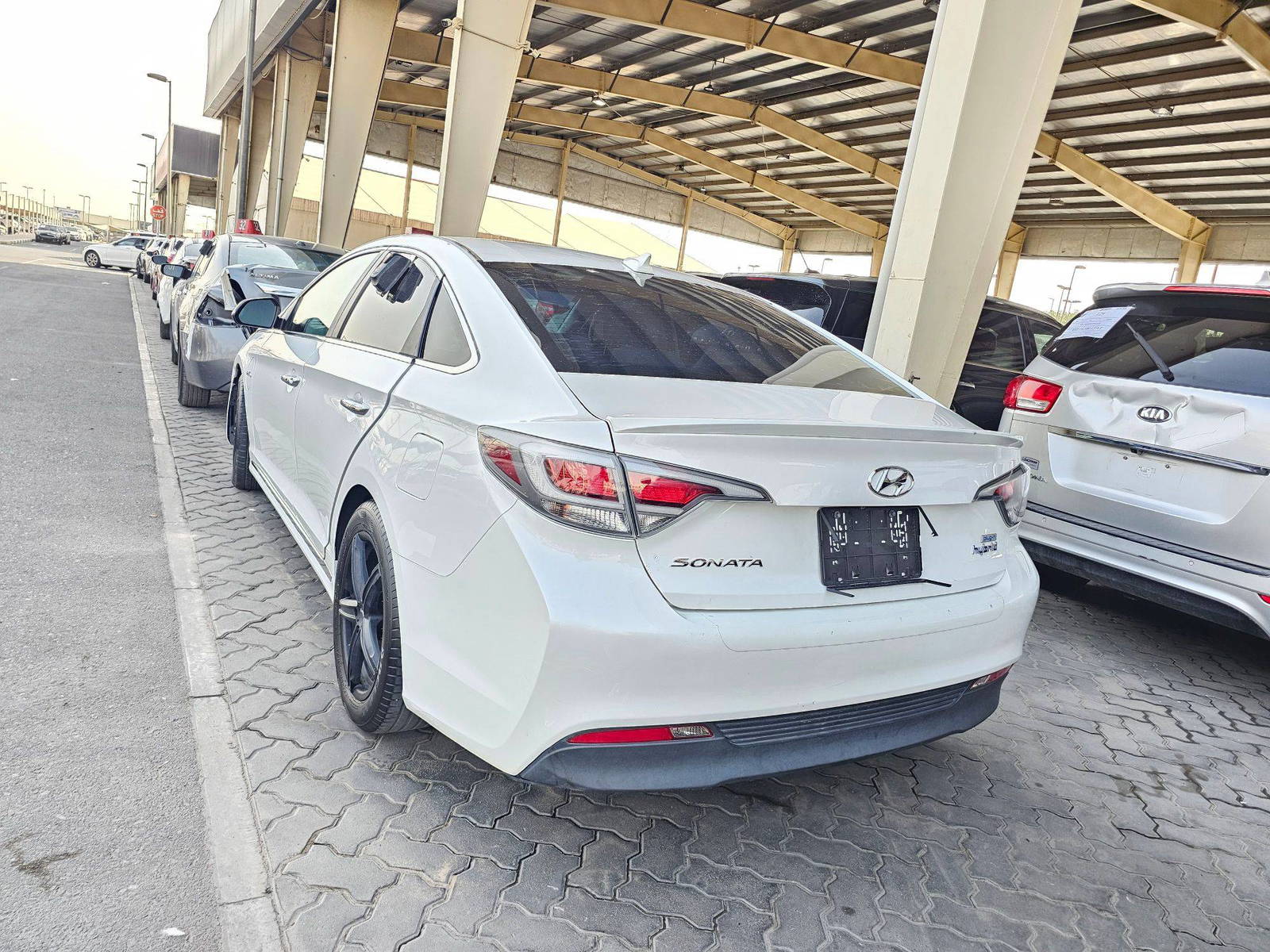2016 HYUNDAI SONATA — 129674 Miles — Lot 21GA026470 — Souq - Marhaba Auctions Used Cars - Image 5