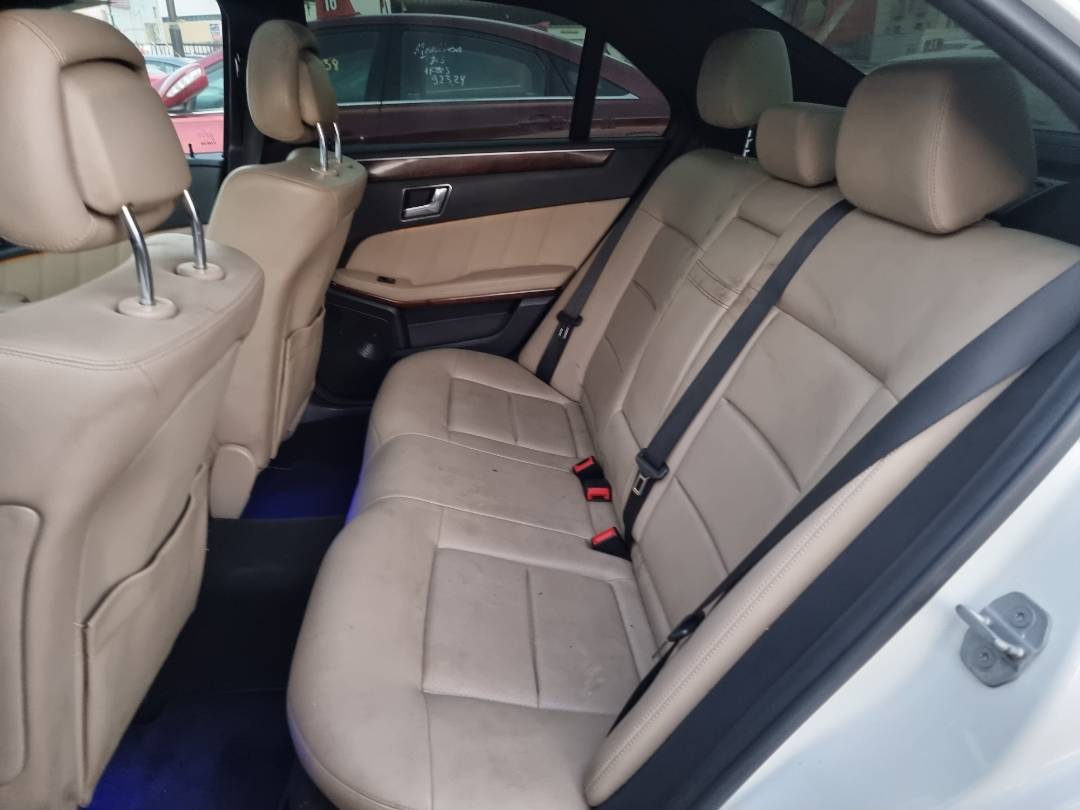 2010 MERCEDES BENZ E 350 — 184833 Miles — Lot 124578 — Souq - Marhaba Auctions Used Cars - Image 6