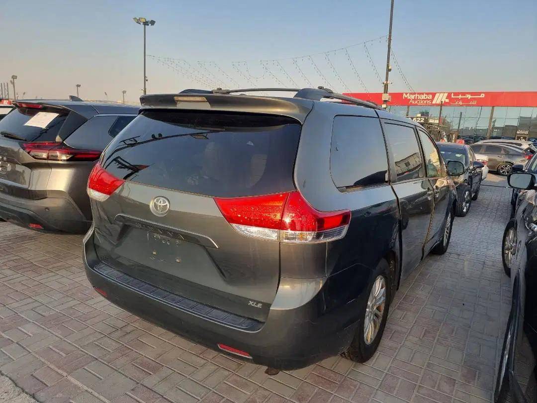 TOYOTA SIENNA