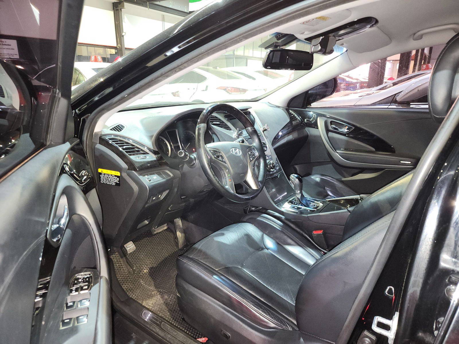 2014 HYUNDAI GRANDEUR — 225830 KM — Lot 328129 — Al Quoz - Marhaba Auctions Used Cars - Image 9