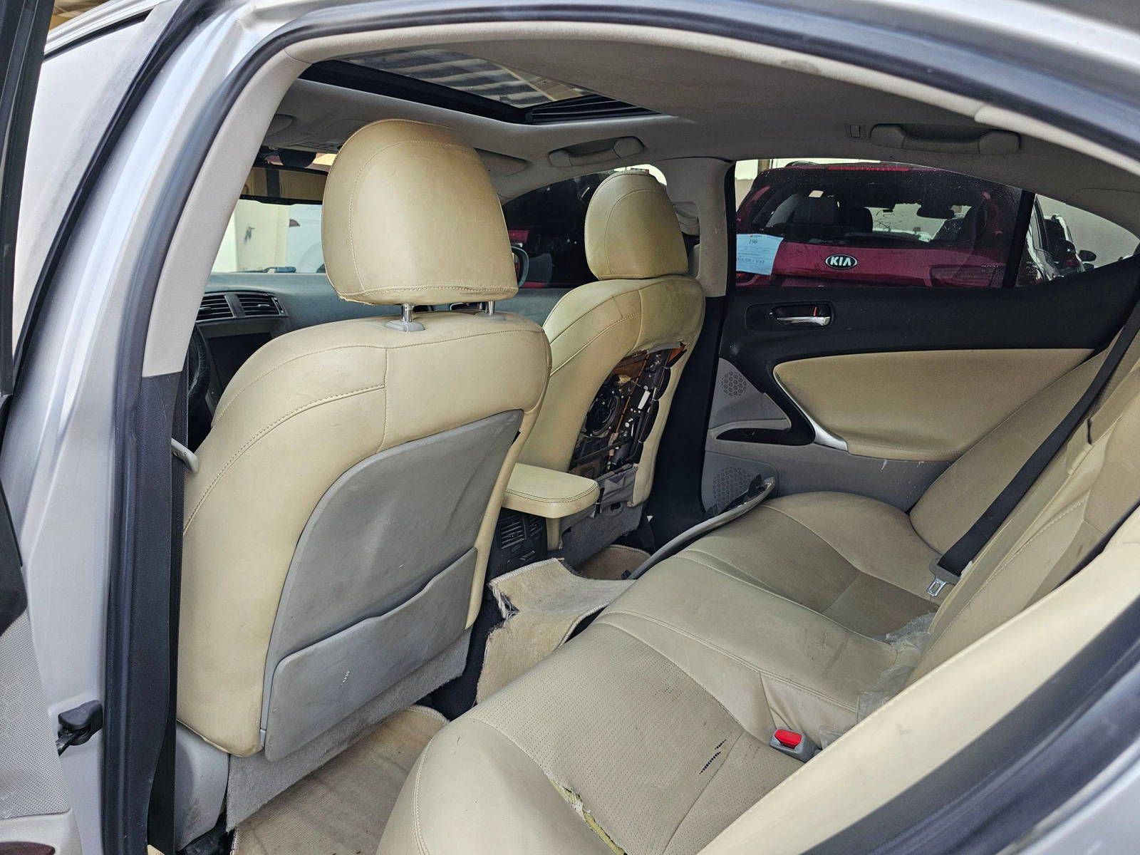 2006 LEXUS IS 250 — 122281 Miles — Lot 2X65005776 — Souq - Marhaba Auctions Used Cars - Image 6
