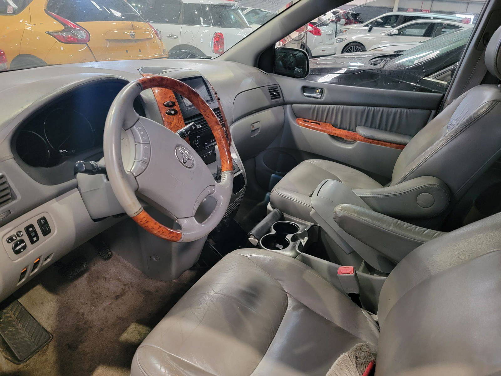 2006 TOYOTA SIENNA — 189078 Miles — Lot 87375105 — Main - Marhaba Auctions Used Cars - Image 8