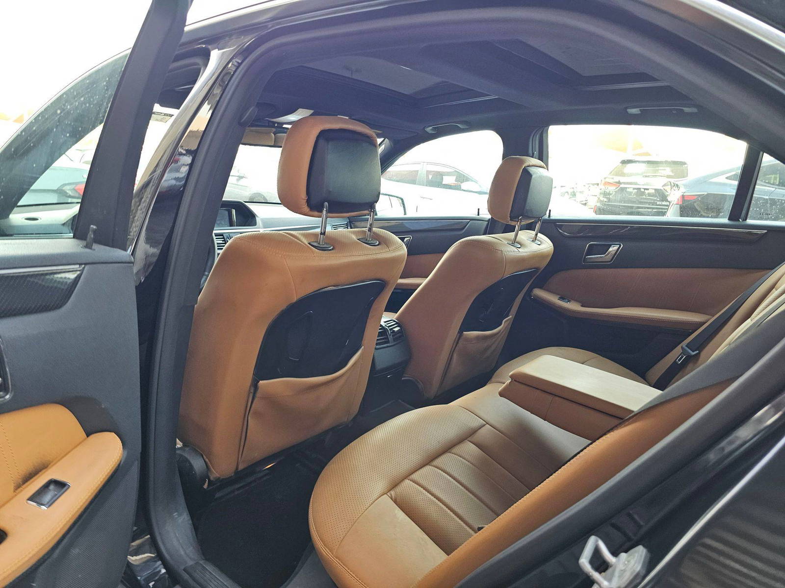 2010 MERCEDES BENZ E 550 — 170131 KM — Lot 4AA123681 — Souq - Marhaba Auctions Used Cars - Image 6
