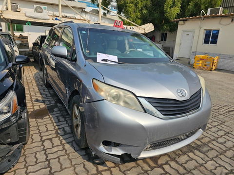 TOYOTA SIENNA