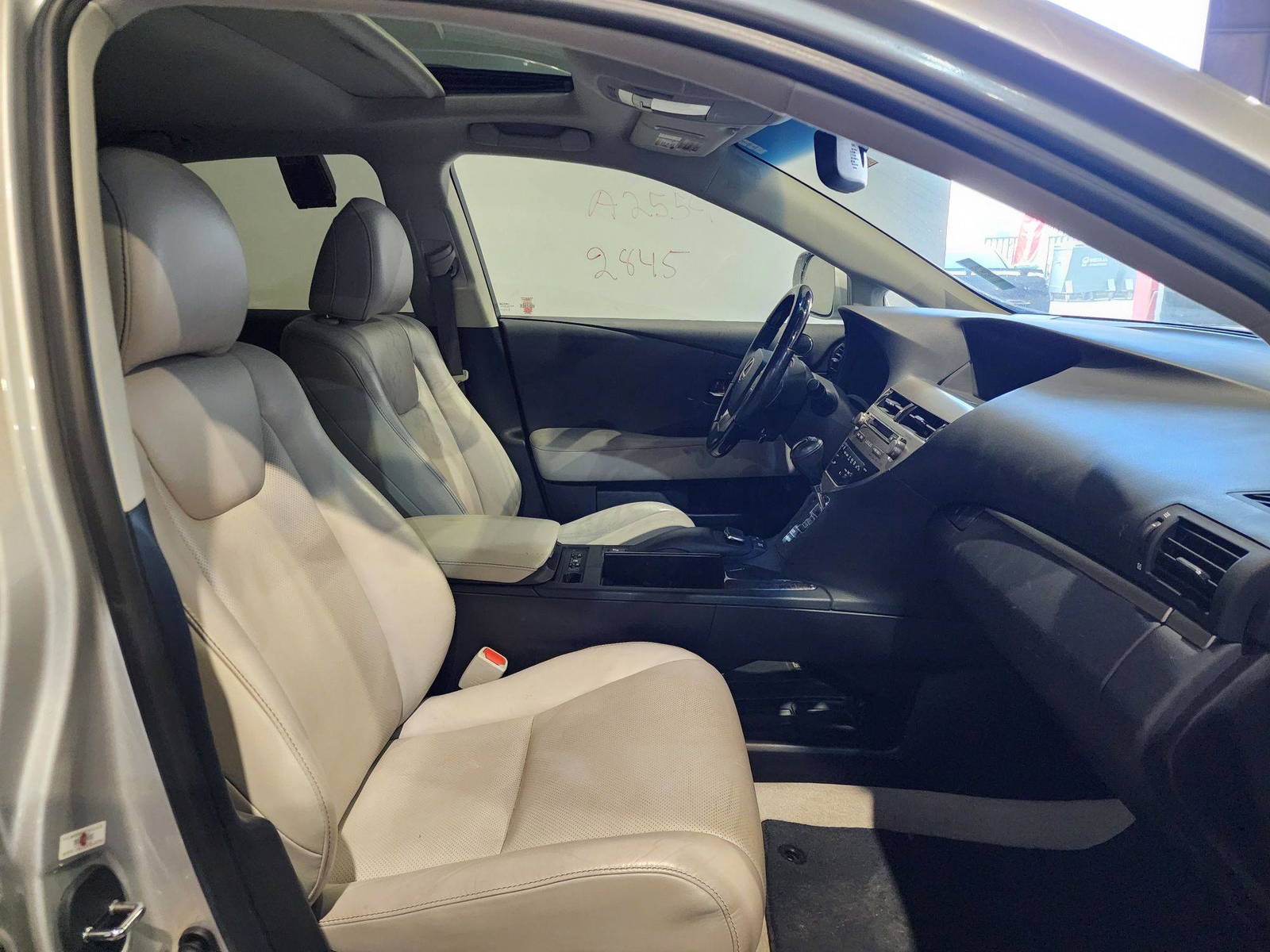 2015 LEXUS RX 350 — 176002 KM — Lot 215478 — Al Quoz - Marhaba Auctions Used Cars - Image 9