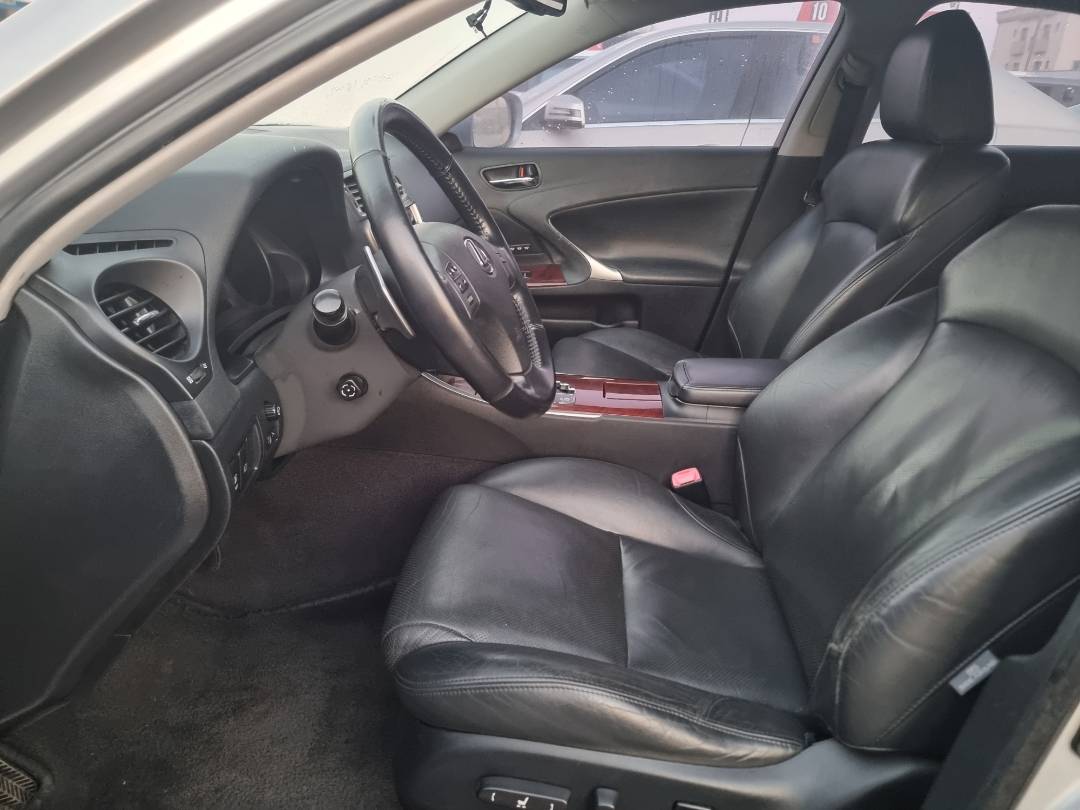 2006 LEXUS IS 250 — 278986 KM — Lot 022451 — Ind. 12 - Marhaba Auctions Used Cars - Image 6