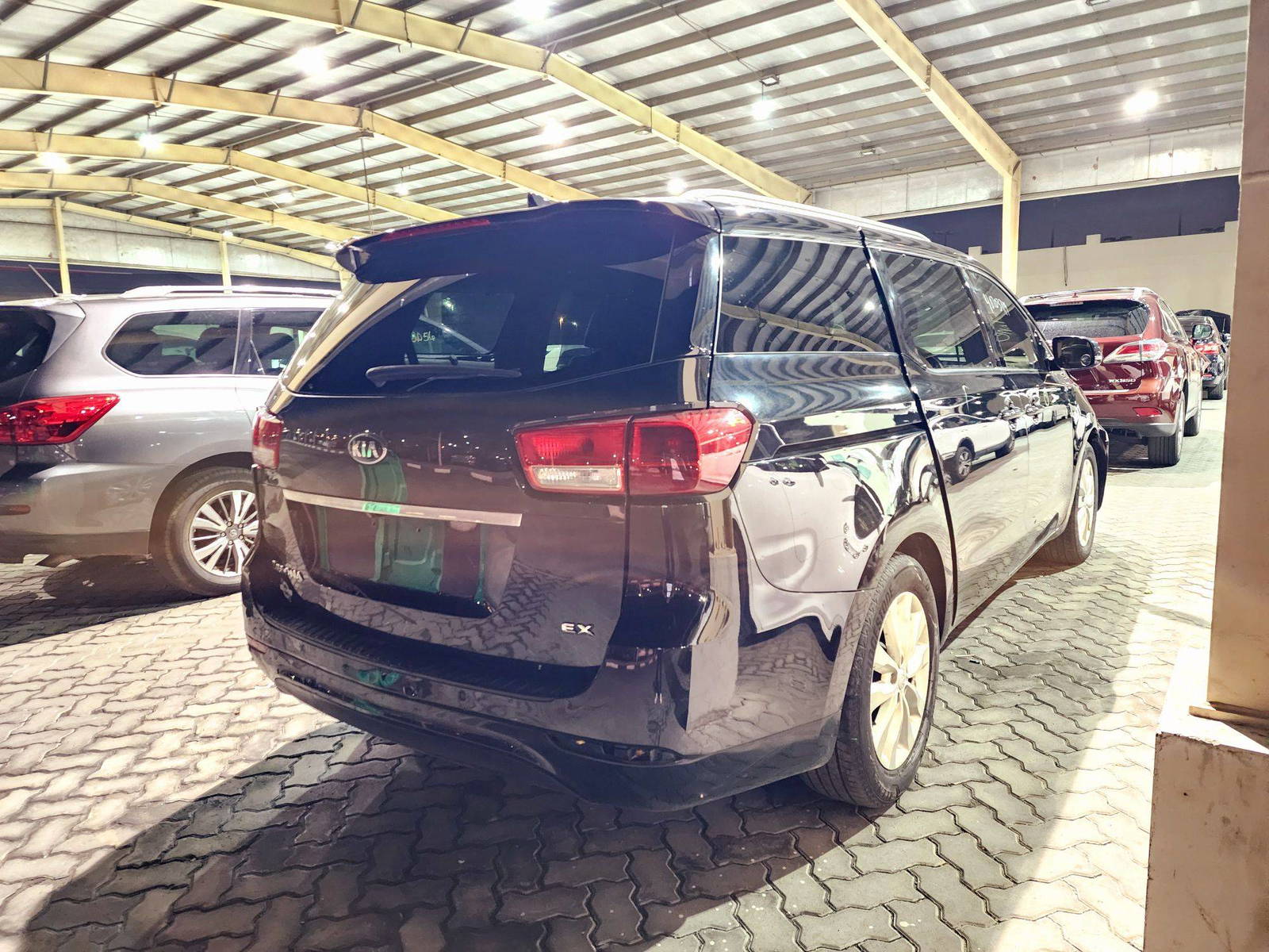 2016 KIA SEDONA — 175389 Miles — Lot 40703719 — Souq - Marhaba Auctions Used Cars - Image 3