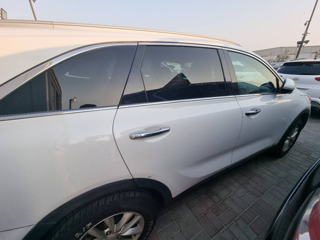 2017 KIA SORENTO — 165365 Miles — Lot 215478 — Souq - Marhaba Auctions Used Cars - Image 5
