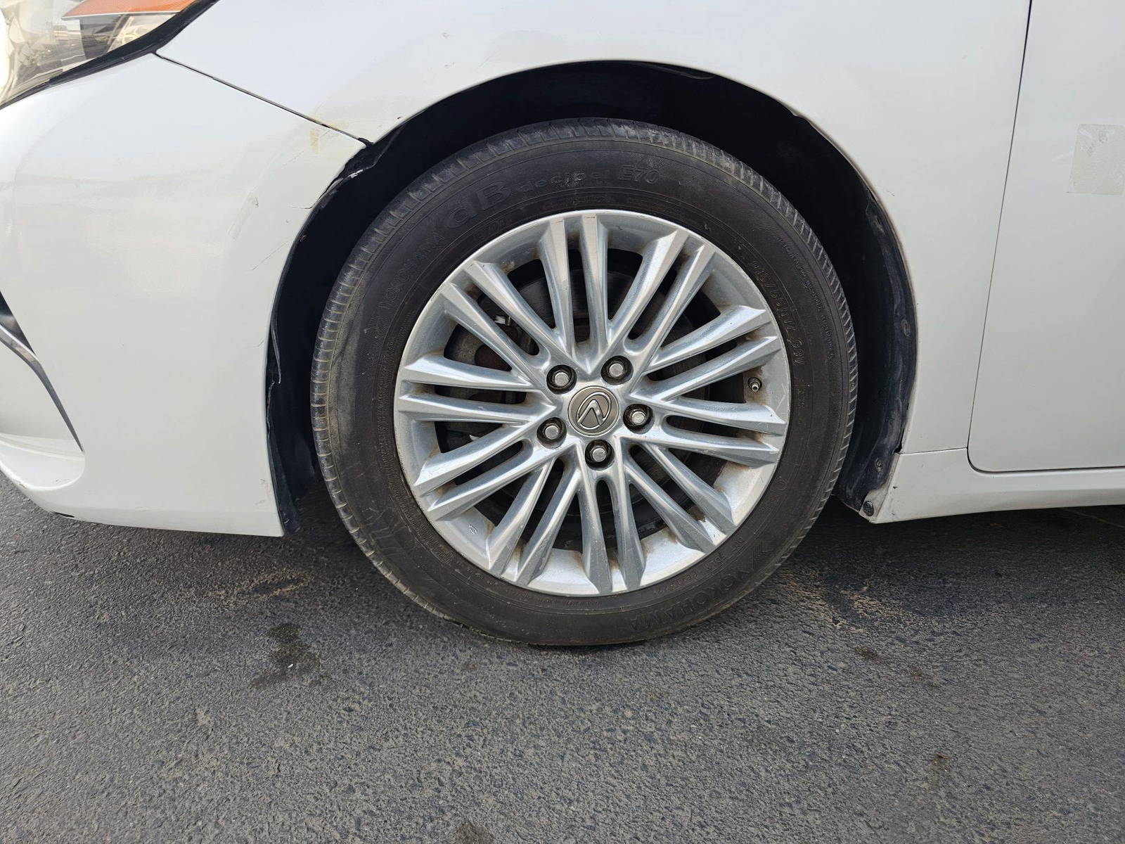 2017 LEXUS ES 350 — 200406 KM — Lot GG3H2253923 — Souq - Marhaba Auctions Used Cars - Image 11
