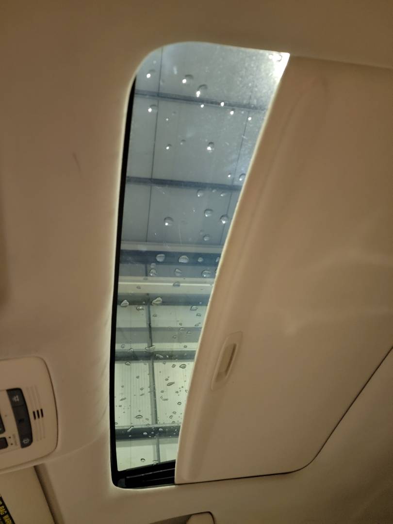 2011 LEXUS ES 350 — 112142 Miles — Lot 2445725 - Marhaba Auctions Used Cars - Image 10