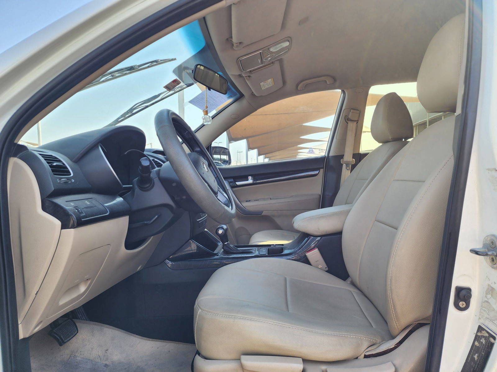 2015 KIA SORENTO — 176226 KM — Lot 30F5567144 — Souq - Marhaba Auctions Used Cars - Image 8