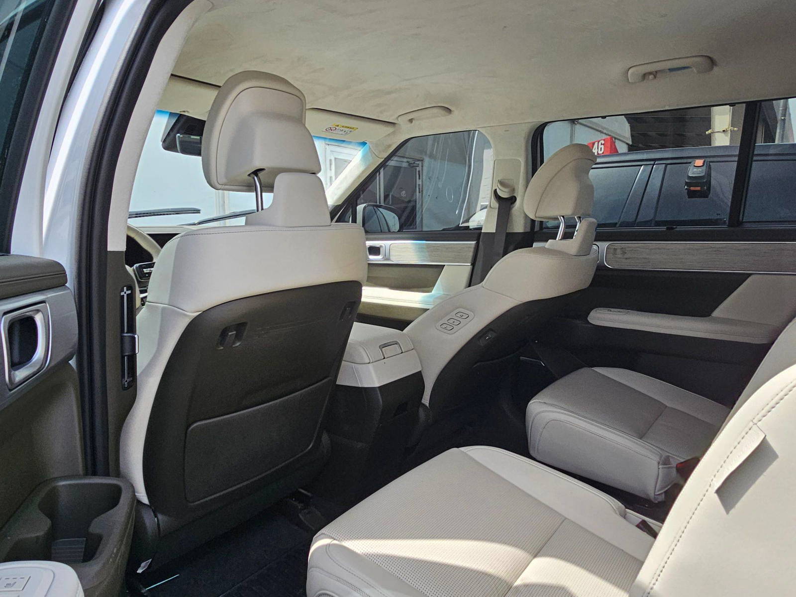 2024 HYUNDAI SANTA FE — 41756 KM — Lot U005516 — Souq - Marhaba Auctions Used Cars - Image 6