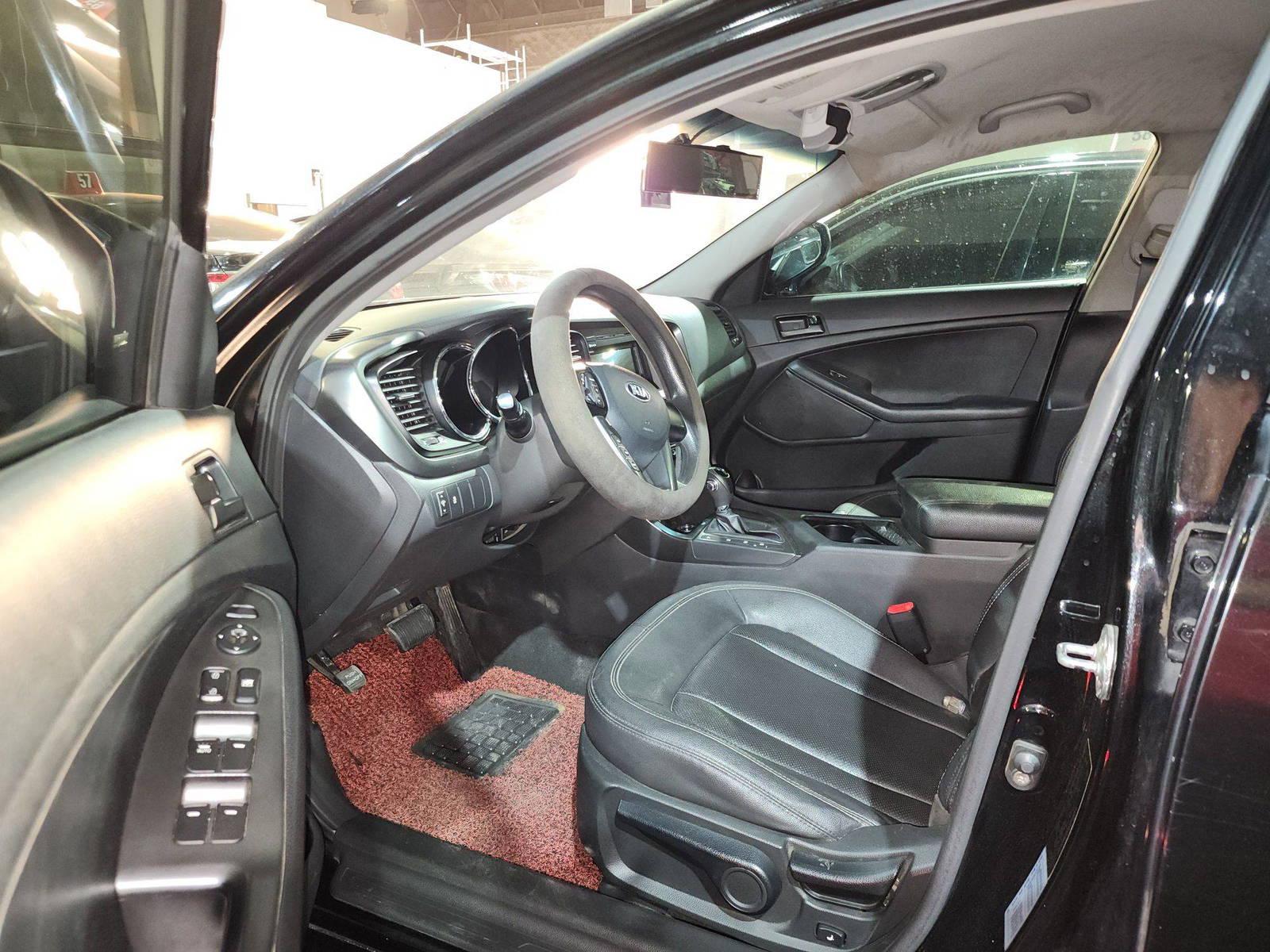 2013 KIA K5 — 177240 KM — Lot 364005 — Souq - Marhaba Auctions Used Cars - Image 9