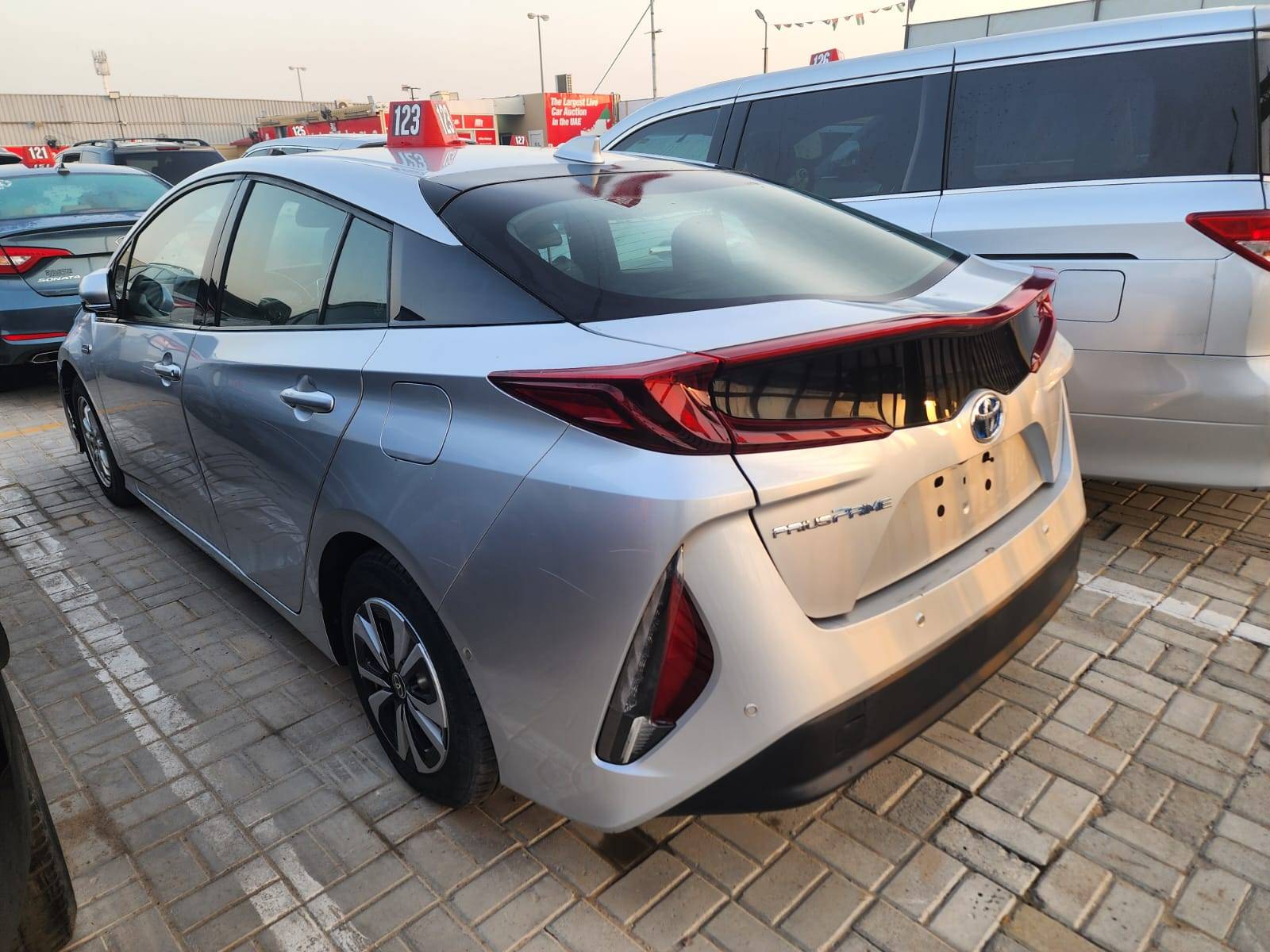 2017 TOYOTA PRIUS — 166122 Miles — Lot 3062865 - Marhaba Auctions Used Cars - Image 10