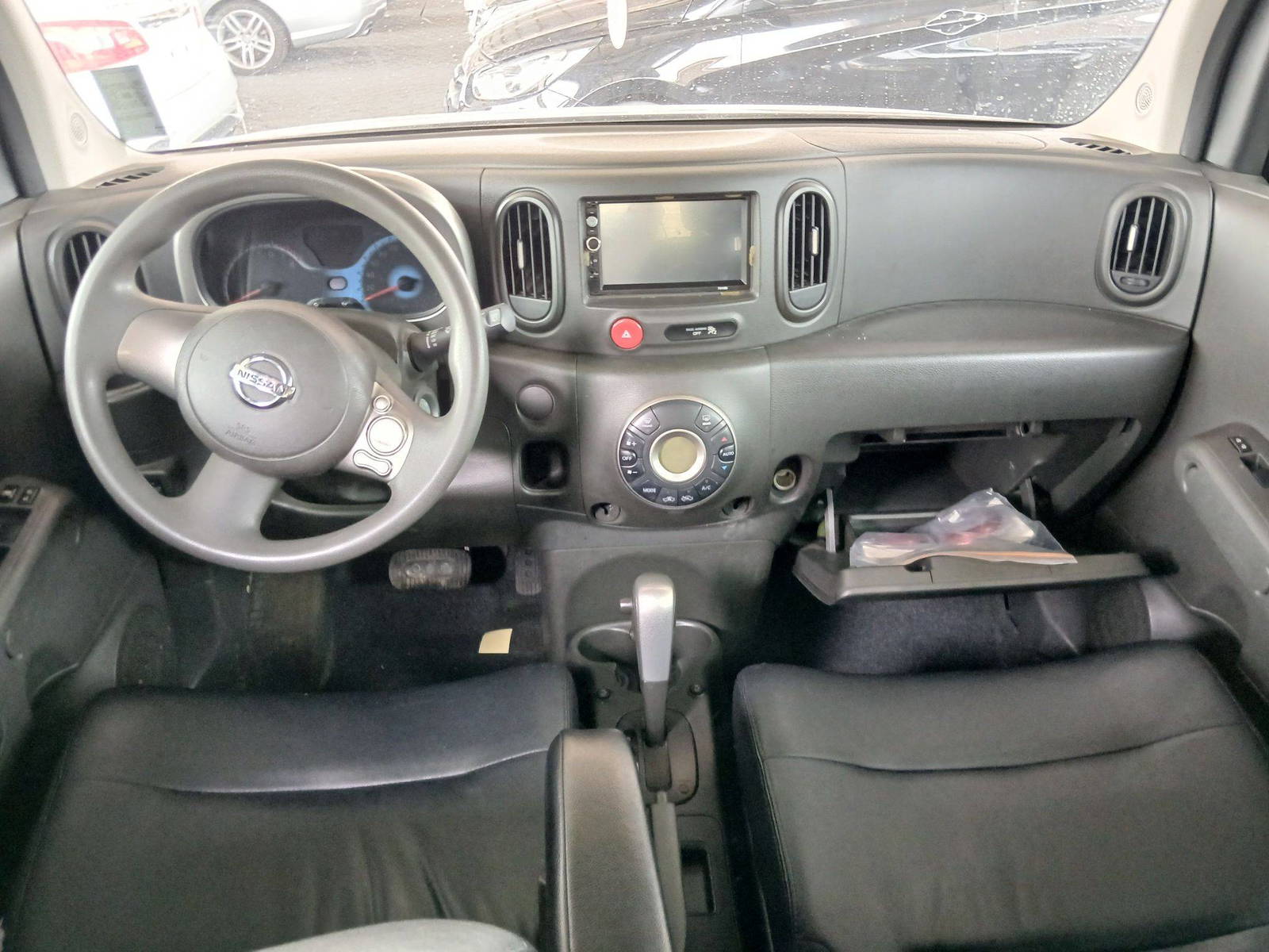 2011 NISSAN CUBE — 156565 KM — Lot 000421 — Souq - Marhaba Auctions Used Cars - Image 7