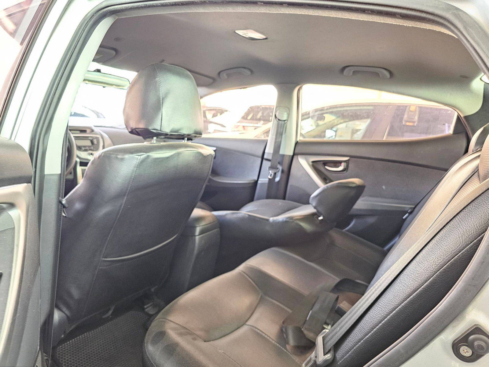 2011 HYUNDAI AVANTE — 110770 KM — Lot 141202 — Souq - Marhaba Auctions Used Cars - Image 6