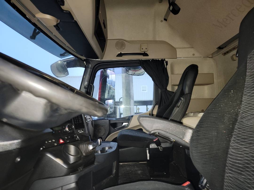 2015 MERCEDES BENZ ACTROS — 890134 KM — Lot 924728 — Main - Marhaba Auctions Used Cars - Image 9