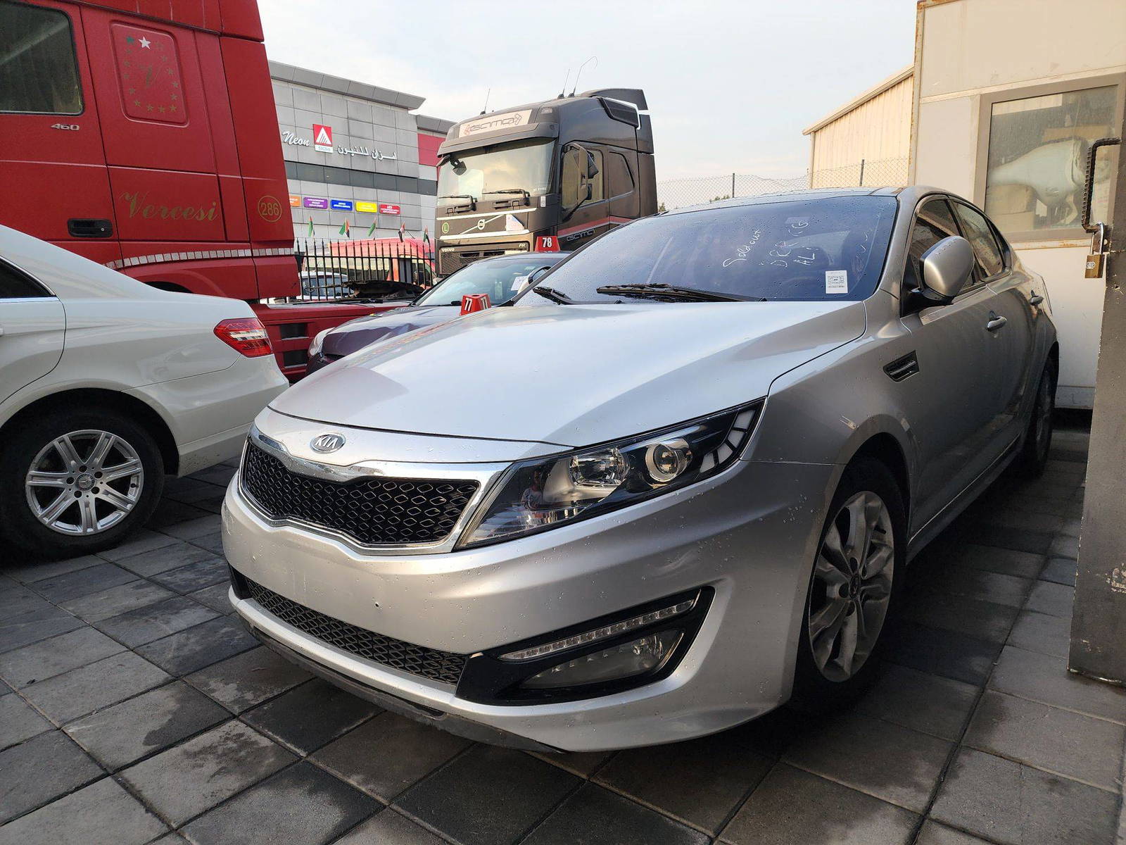2011 KIA K5 — 77760 KM — Lot 128489 — Al Quoz - Marhaba Auctions Used Cars - Image 4