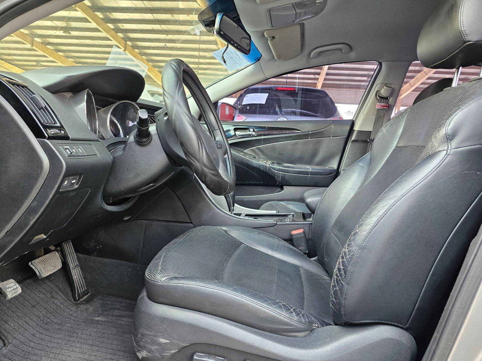 2010 HYUNDAI SONATA — 89969 KM — Lot BAA019307 — Souq - Marhaba Auctions Used Cars - Image 8