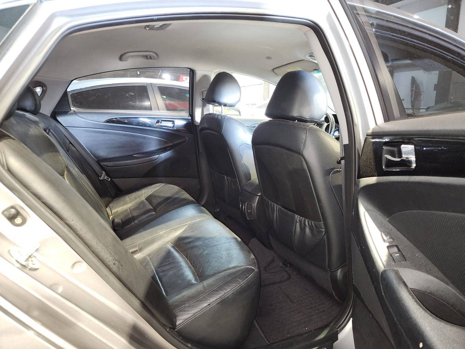 2010 HYUNDAI SONATA — 206493 KM — Lot 102290 — Main - Marhaba Auctions Used Cars - Image 7