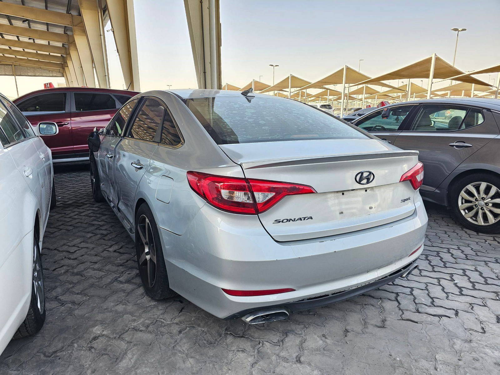 2017 HYUNDAI SONATA SPORT — 170989 Miles — Lot 41679403 — Souq - Marhaba Auctions Used Cars - Image 4